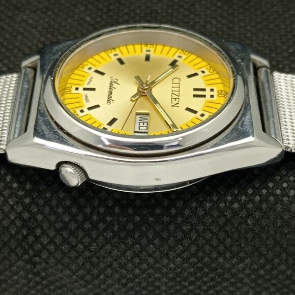 Vintage 1975 Citizen Automatic Mens Silver Watch W/daydate & Yellow accents - Picture 5 of 8
